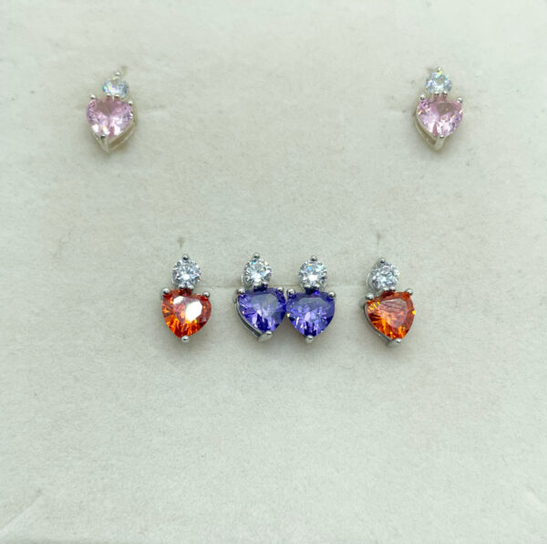 Orecchini a lobo con zircone cuore vari colori placcati rodio