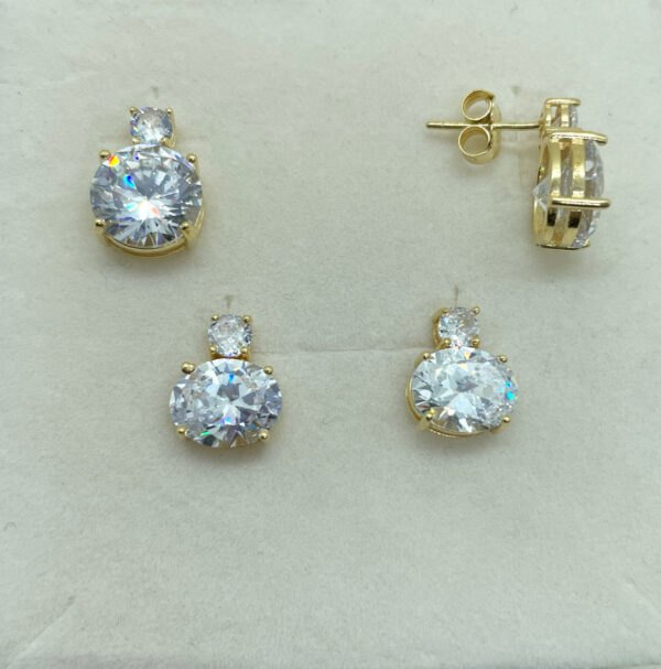 Orecchini a lobo con zircone bianco placcati oro giallo 18k - immagine 3