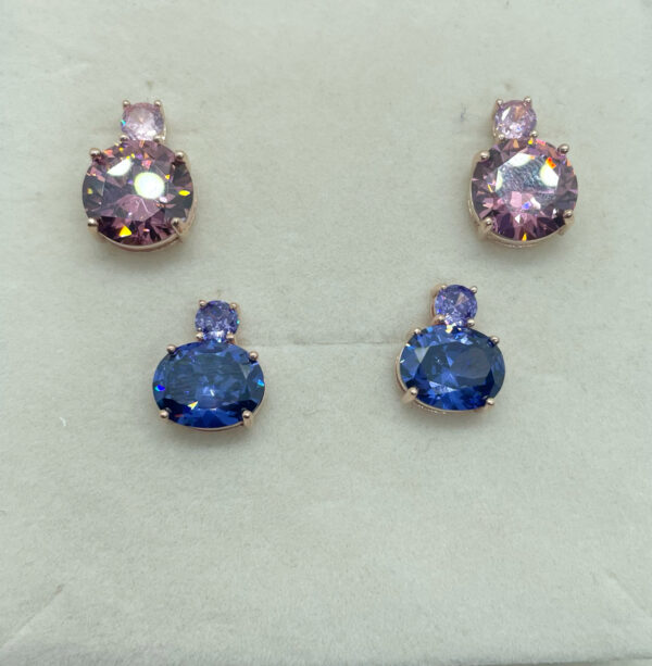 Orecchini a lobo con zircone fucsia o viola placcati oro rosa 18k