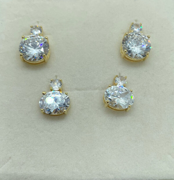 Orecchini a lobo con zircone bianco placcati oro giallo 18k