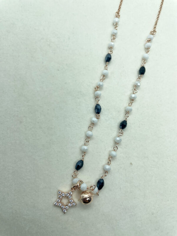 Collana con pietre e pendente stella