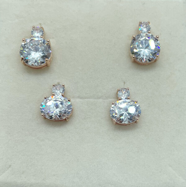 Orecchini a lobo con zircone bianco placcati in oro rosa 18k
