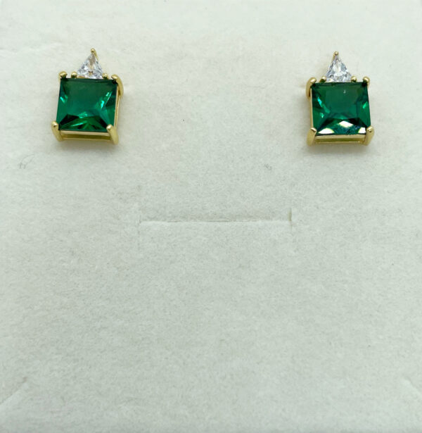 Orecchini a lobo con zircone quadrato verde