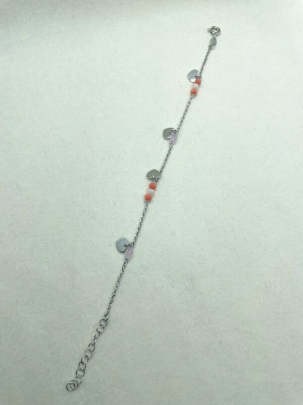Bracciale con pietre e pendenti cuori - immagine 3