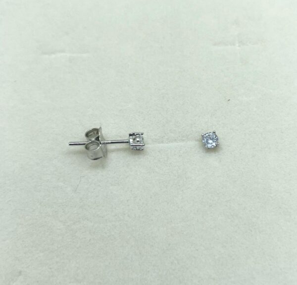 Orecchino punto luce bianco diametro 3mm - immagine 3