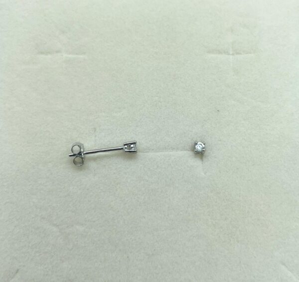 Orecchino punto luce bianco diametro 2mm - immagine 3