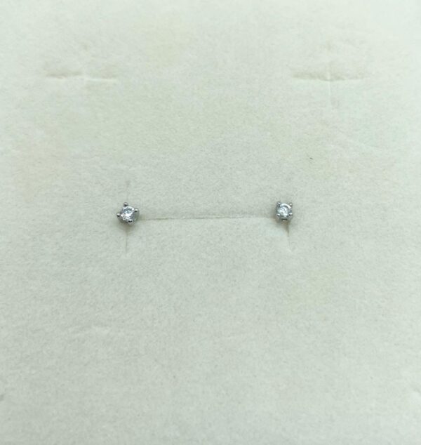 Orecchino punto luce bianco diametro 2mm