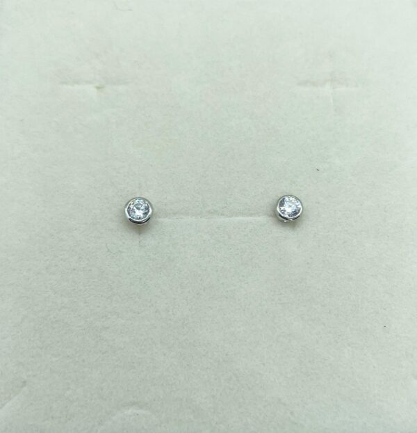 Orecchino punto luce cipollotto bianco diametro 3mm