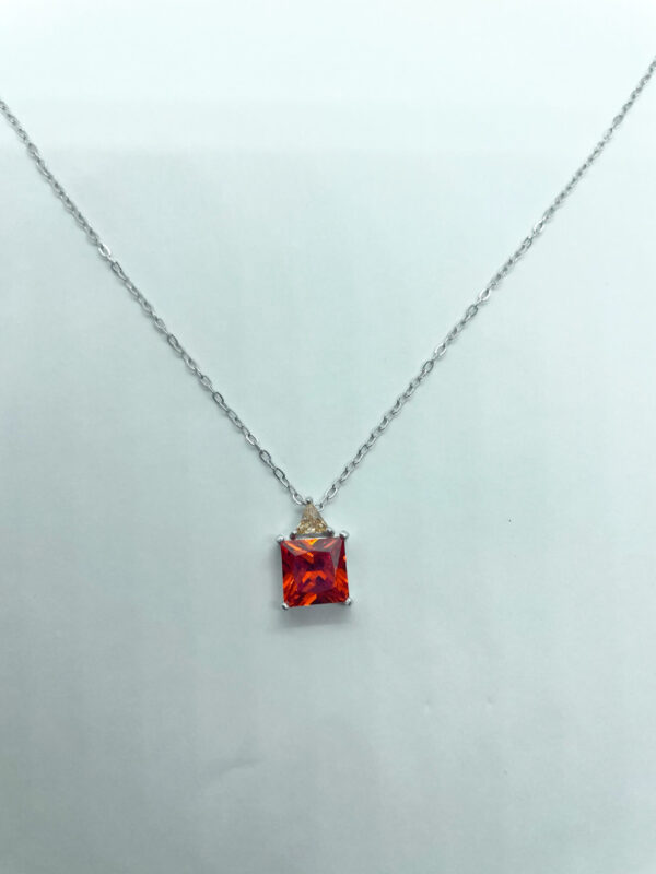 Collana pendente quadrato bianco e arancio - immagine 2