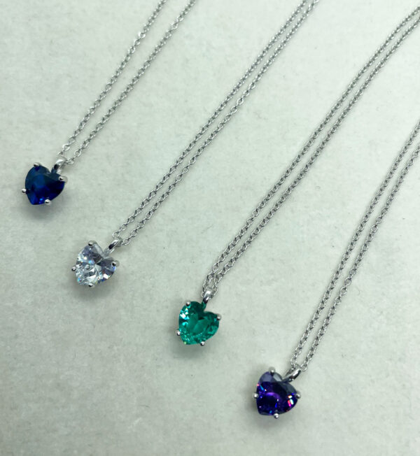 Collana con zircone a cuore