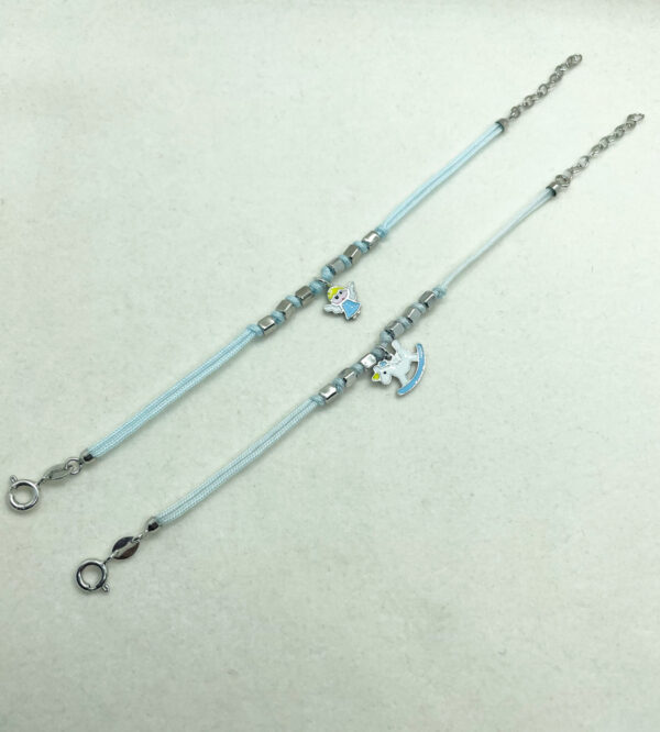 Bracciale bambino celeste cordino con pendente smaltato - immagine 2