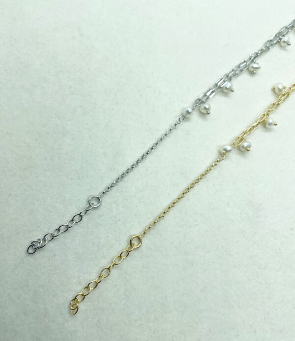 Bracciale con perle naturali di fiume pendenti - immagine 3