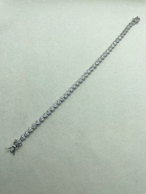 Bracciale tipo tennis con cuori diametro 3mm