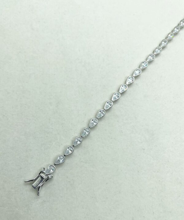 Bracciale tennis con zirconi bianchi a goccia incastonati diametro 4mm - immagine 2