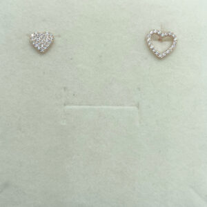 Orecchini con cuori e con zirconi bianchi