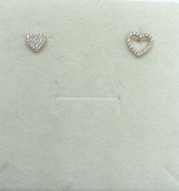 Orecchini con cuori e con zirconi bianchi
