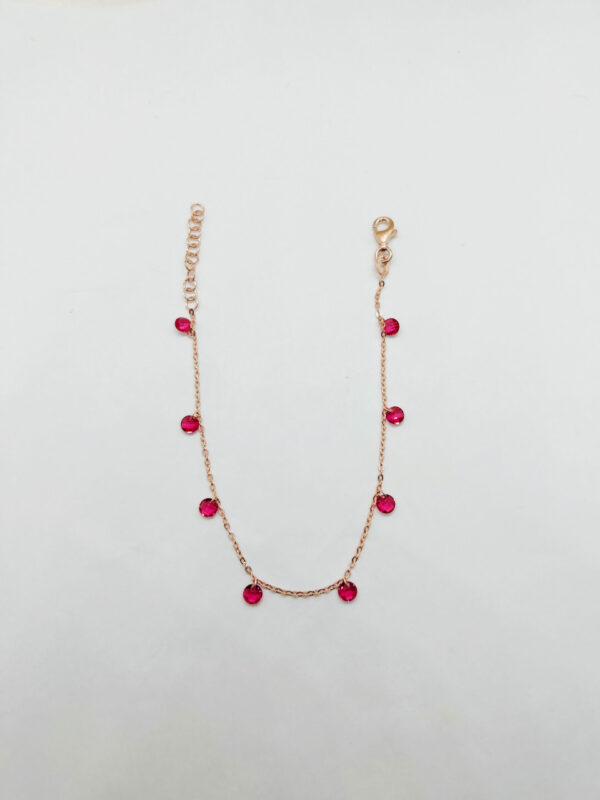 Bracciale con pendenti zirconi fucsia - immagine 3