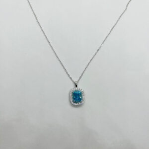 Collana con pendente rettangolo con zirconi azzurri e bianchi