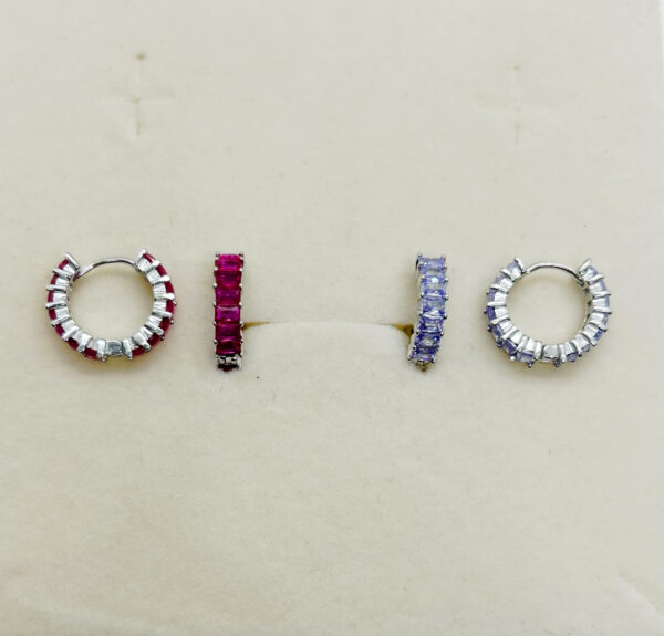 Orecchini cerchietto con zirconi vari colori - immagine 2