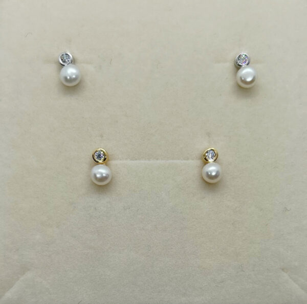 Orecchino con zircone e perla