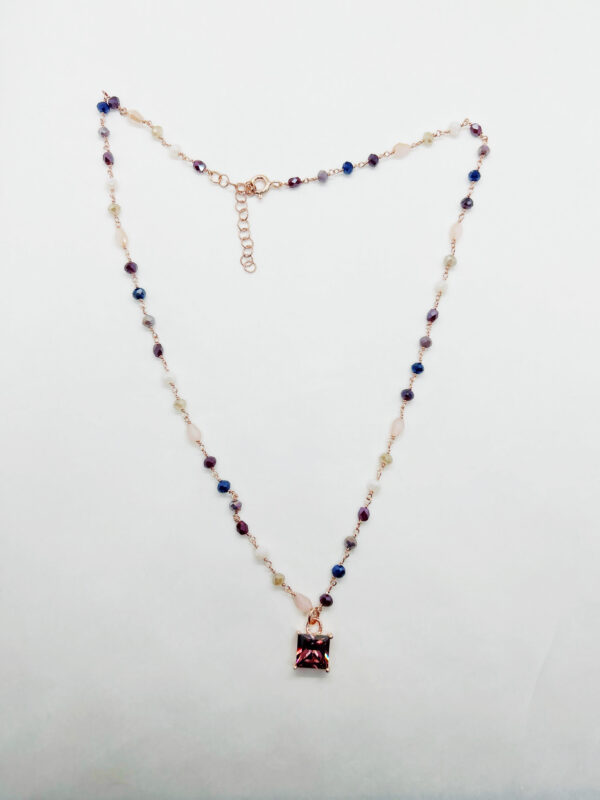 Collana incatenata multicolor con pendente zircone pietra rosa - immagine 2
