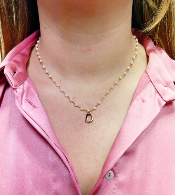 Collana incatenato perle con pendente iniziale liscia