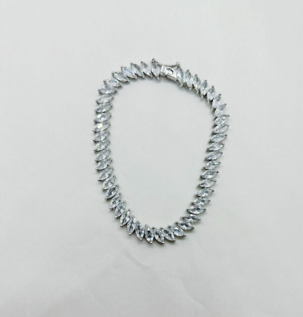 Bracciale tipo tennis con zirconi bianchi