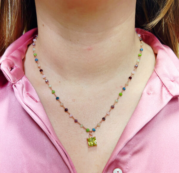 Collana incatenata multicolor con pendente zircone pietra gialla