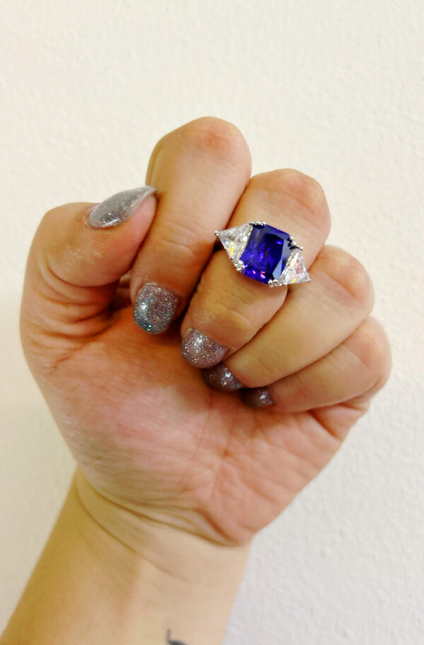 Anello placcato rodio con zircone pietra viola