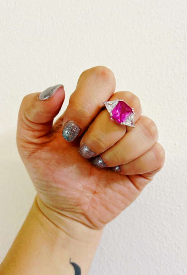 Anello placcato rodio con zircone pietra fucsia
