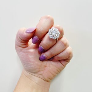 Anello in argento 925 placcato rodio con zirconi bianchi a fiori