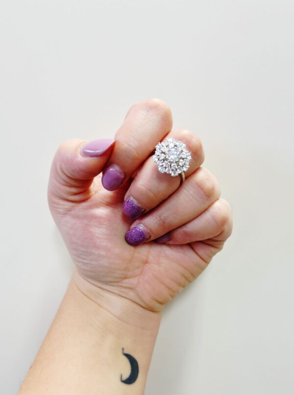 Anello in argento 925 placcato rodio con zirconi bianchi a fiori