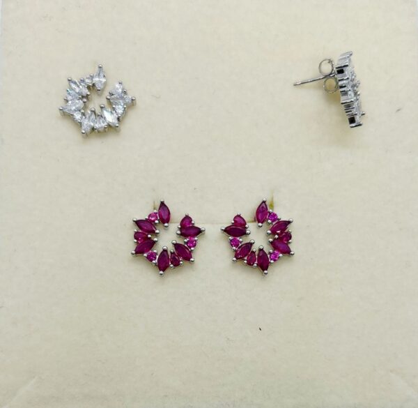 Orecchini a lobo con zirconi bianchi o fucsia - immagine 2